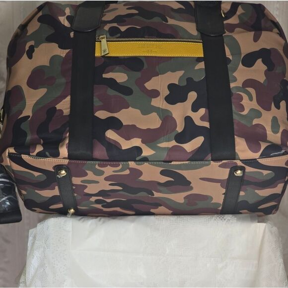 J.W. Hulme Chelsea Camouflage Travel Bag with Pouch and Adjustable Strap New - Picture 11 of 12